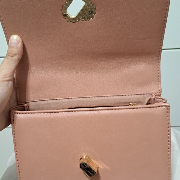 MMS Full front flap purse crossbody Heart clasp - Picture 4 of 6